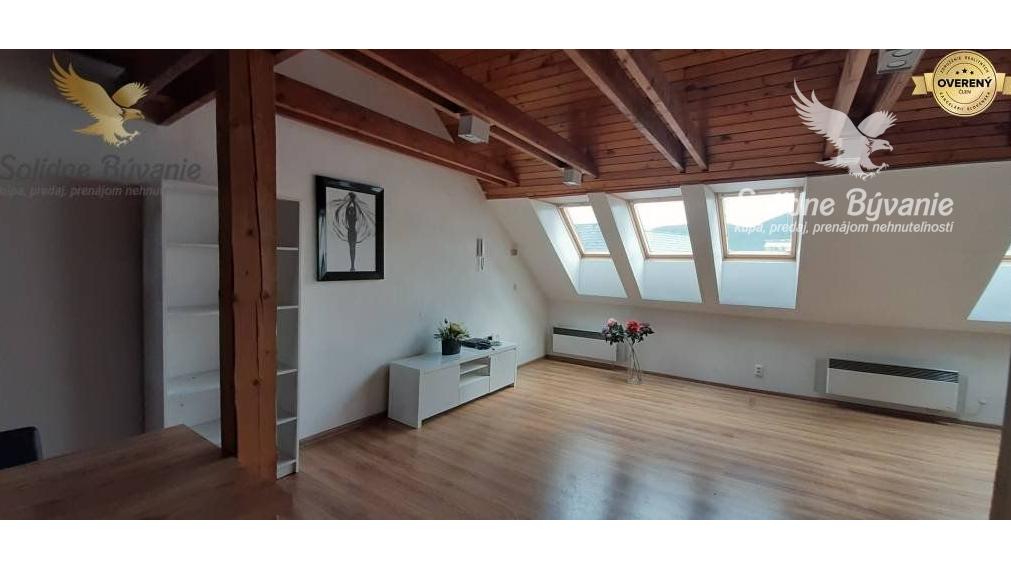 Prenajom  nadštandardný 2 izbovy mezonetový byt s parkovaním priamo na námestí, Banska Bystrica