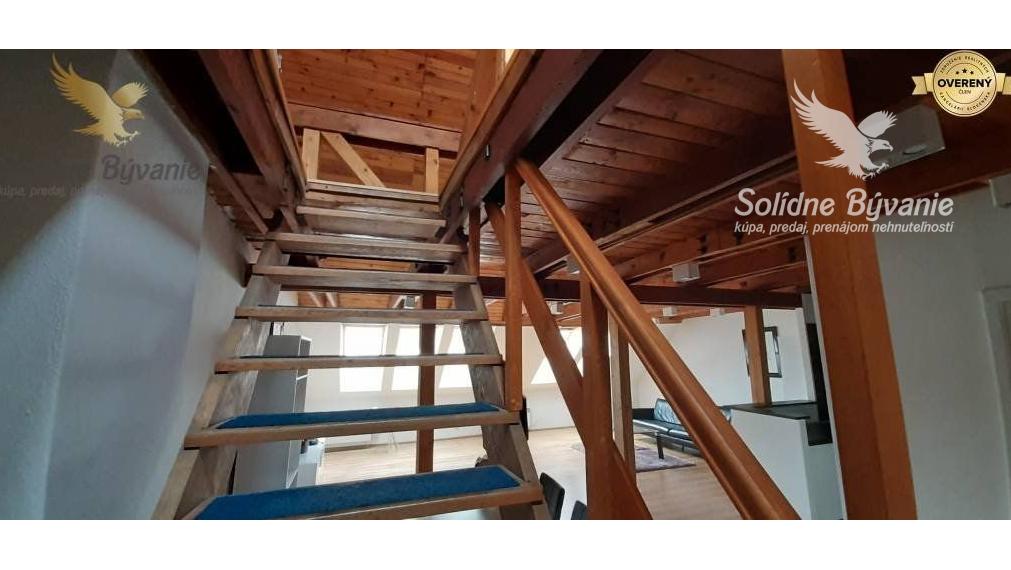 Prenajom  nadštandardný 2 izbovy mezonetový byt s parkovaním priamo na námestí, Banska Bystrica