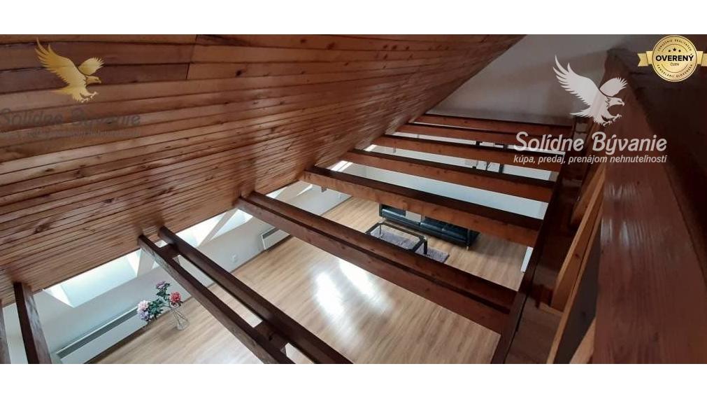 Prenajom  nadštandardný 2 izbovy mezonetový byt s parkovaním priamo na námestí, Banska Bystrica