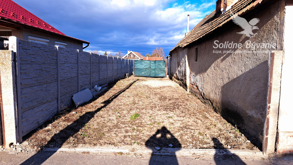 Stavebný pozemok pre rodinný dom alebo dvojdom, Mostová