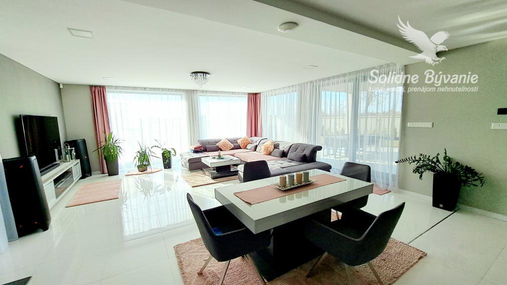 Moderný a nadštandardný 5-izbový rodinný dom, Tomášikovo