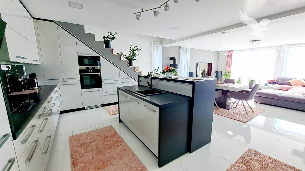 Moderný a nadštandardný 5-izbový rodinný dom, Tomášikovo