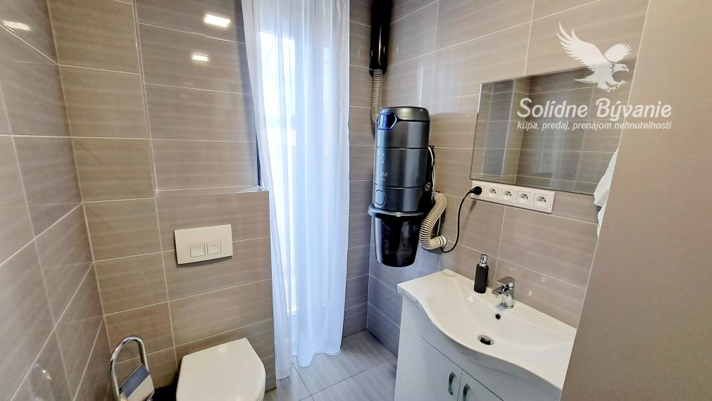 Moderný a nadštandardný 5-izbový rodinný dom, Tomášikovo