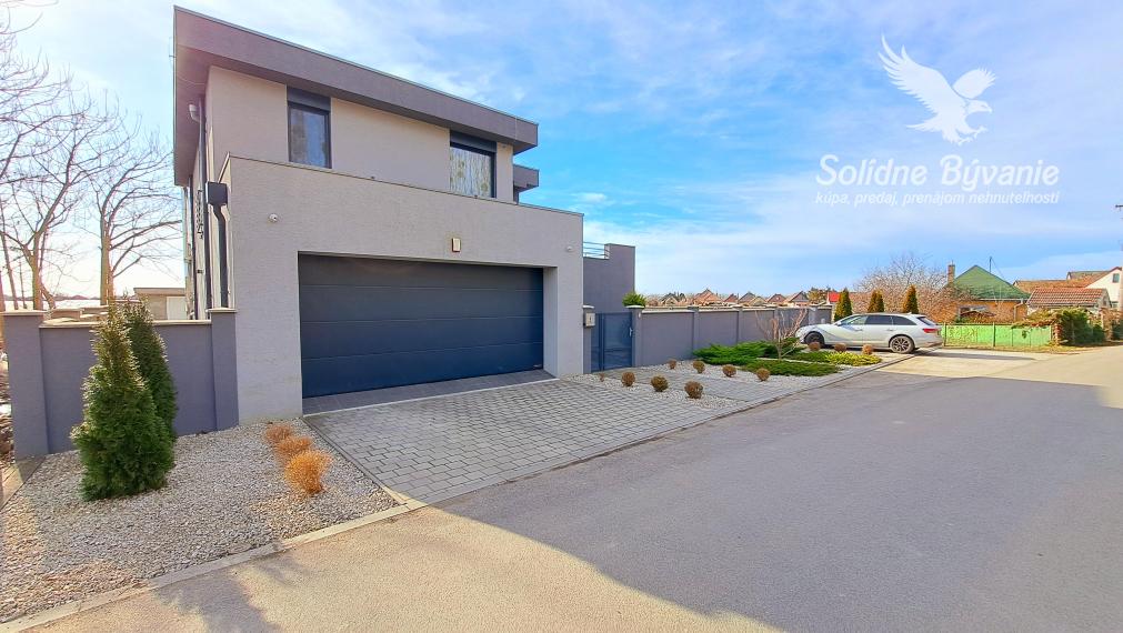 Moderný a nadštandardný 5-izbový rodinný dom, Tomášikovo