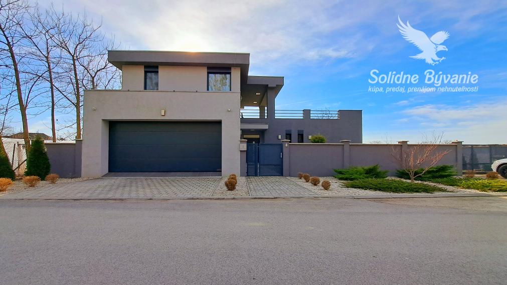 Moderný a nadštandardný 5-izbový rodinný dom, Tomášikovo