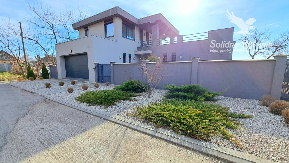 Moderný a nadštandardný 5-izbový rodinný dom, Tomášikovo