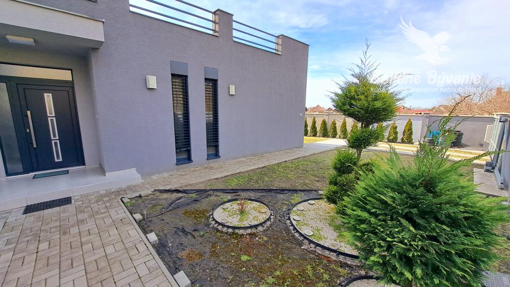 Moderný a nadštandardný 5-izbový rodinný dom, Tomášikovo