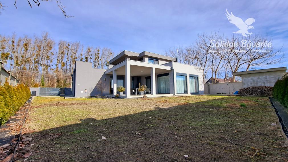 Moderný a nadštandardný 5-izbový rodinný dom, Tomášikovo