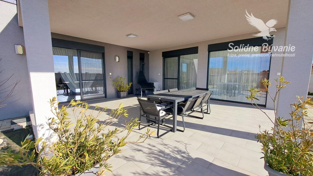 Moderný a nadštandardný 5-izbový rodinný dom, Tomášikovo