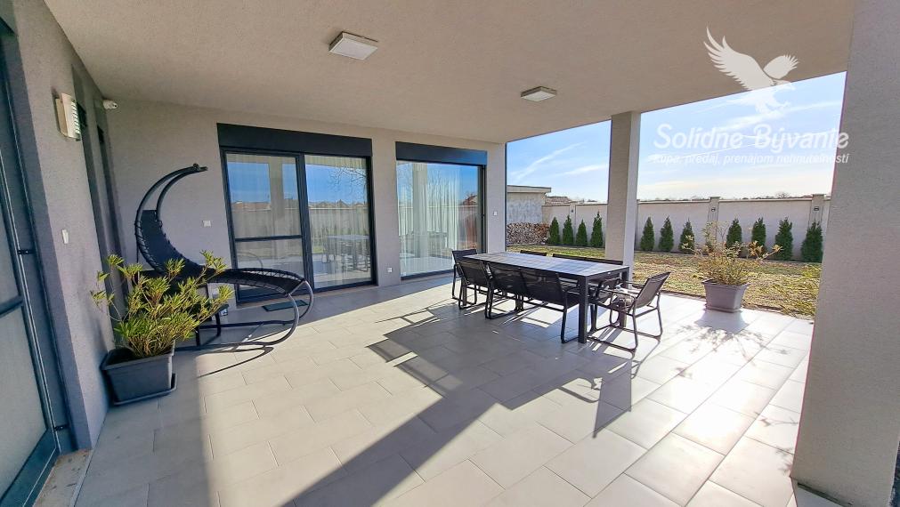 Moderný a nadštandardný 5-izbový rodinný dom, Tomášikovo