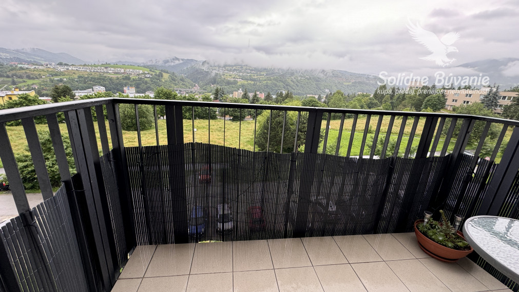 Rezervovaný! Exkluzívne! 1 izbový byt s balkónom a parkovacím státím v centre