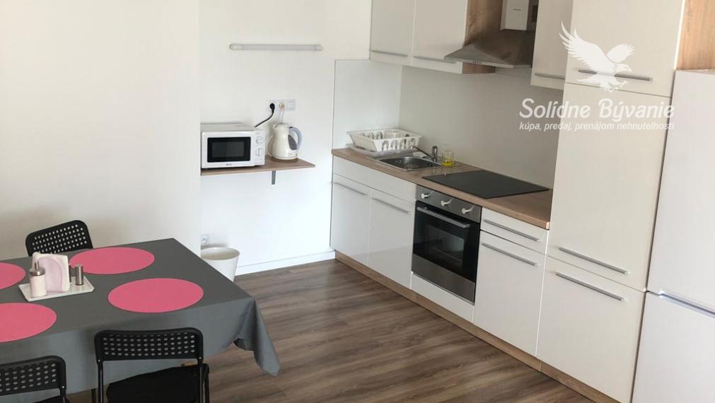 Slnečný 2 ízbový byt na prenajom, Belveder, Banská Bystrica