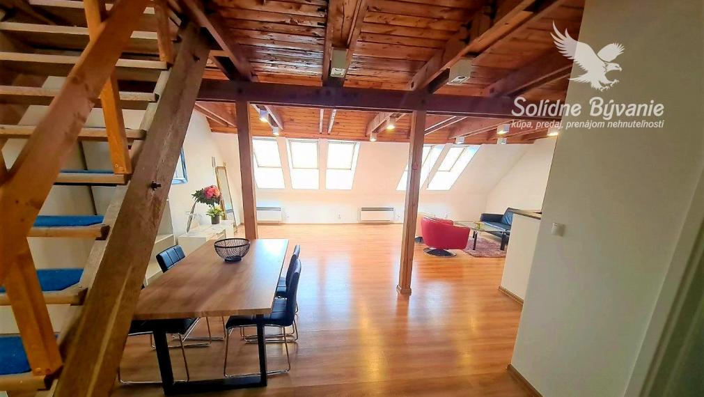 Prenajom  nadštandardný 2 izbovy mezonetový byt s parkovaním priamo na námestí, Banska Bystrica