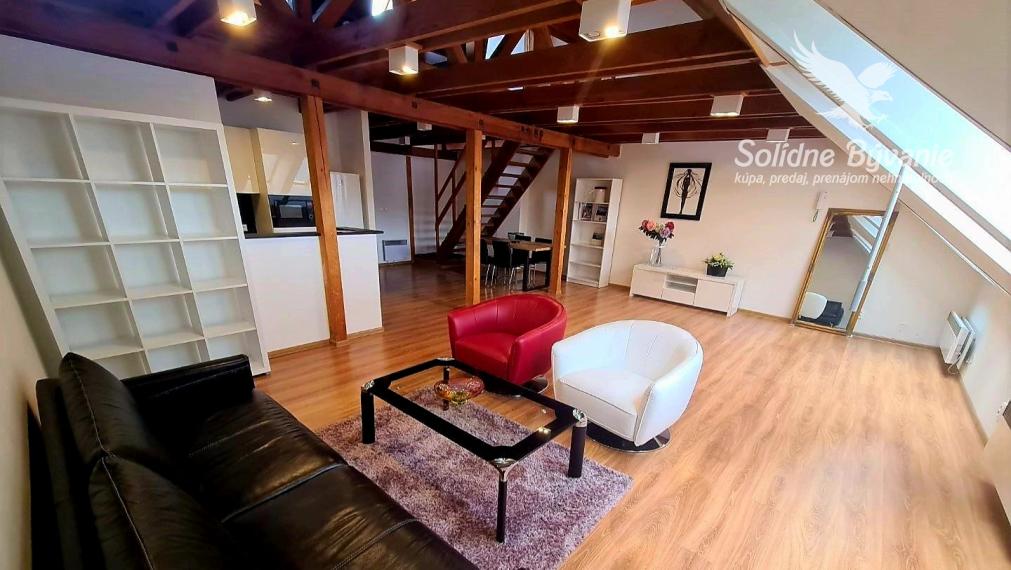 Prenajom  nadštandardný 2 izbovy mezonetový byt s parkovaním priamo na námestí, Banska Bystrica