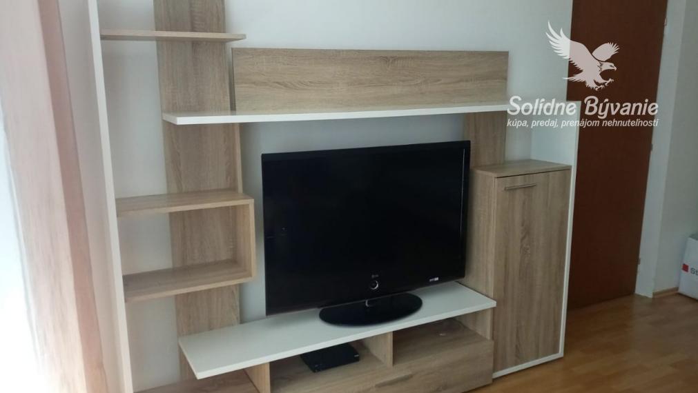 Prenájom 1 izbový slnečný byt s  2 balkónmi, Školská, Banská Bystrica