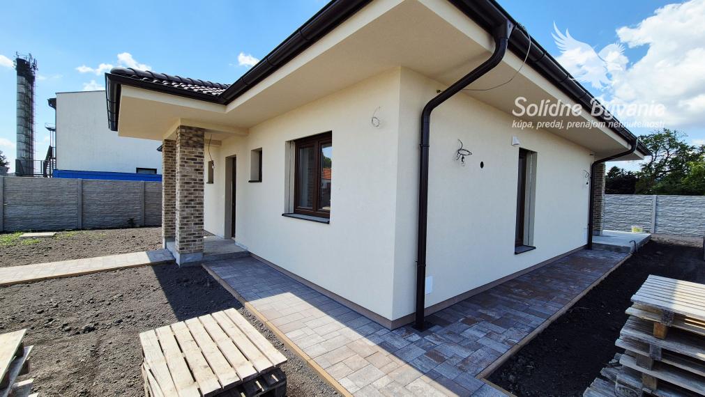 Na predaj skolaudovaná 4-izbová novostavba rodinného domu v Kvetoslavove