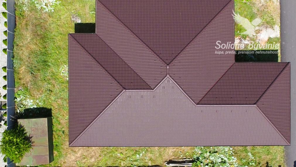 Priestranný rozostavaný 4-izbový rodinný dom v Trsticiach