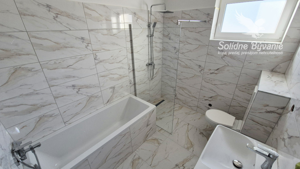 Skolaudovaná 4-izbová novostavba v stave ŠTANDARD s tepelným čerpadlom a krbom v Kvetoslavove