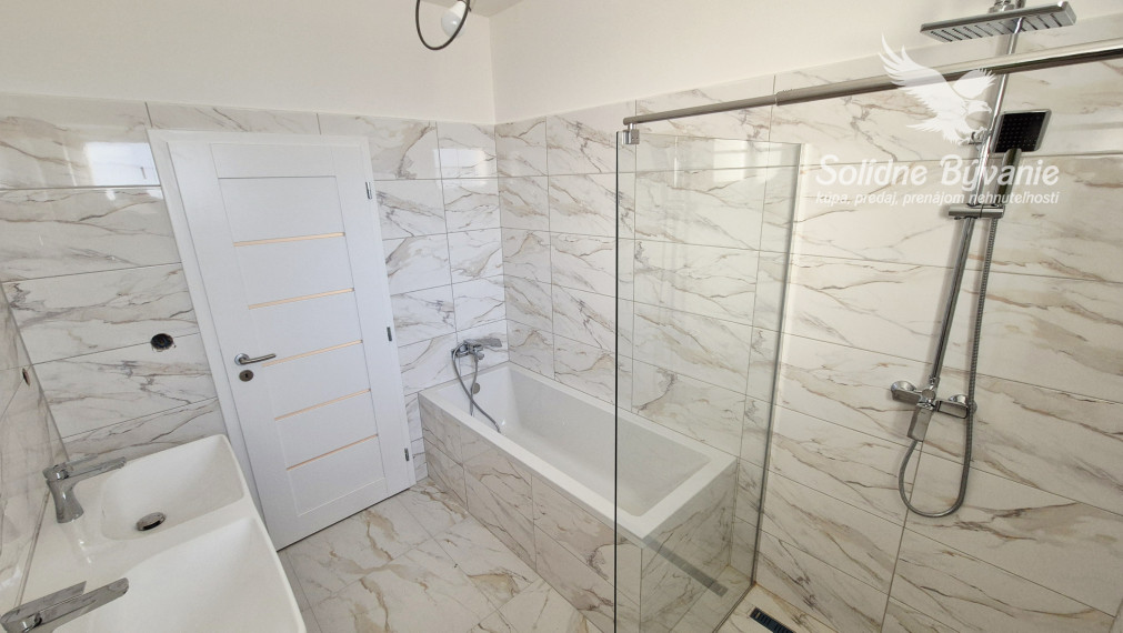 Skolaudovaná 4-izbová novostavba v stave ŠTANDARD s tepelným čerpadlom a krbom v Kvetoslavove