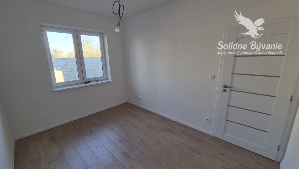 Skolaudovaná 4-izbová novostavba v stave ŠTANDARD s tepelným čerpadlom a krbom v Kvetoslavove