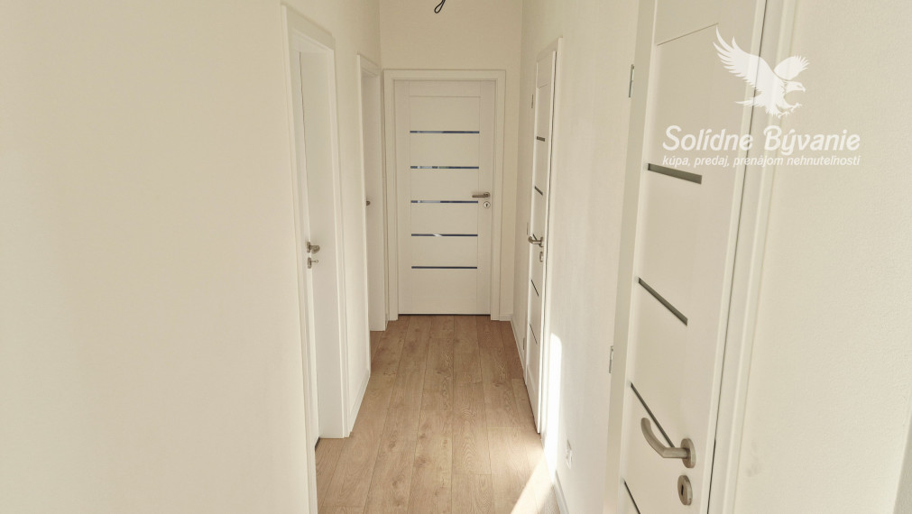 Skolaudovaná 4-izbová novostavba v stave ŠTANDARD s tepelným čerpadlom a krbom v Kvetoslavove