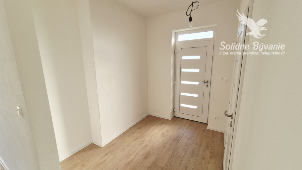 Skolaudovaná 4-izbová novostavba v stave ŠTANDARD s tepelným čerpadlom a krbom v Kvetoslavove