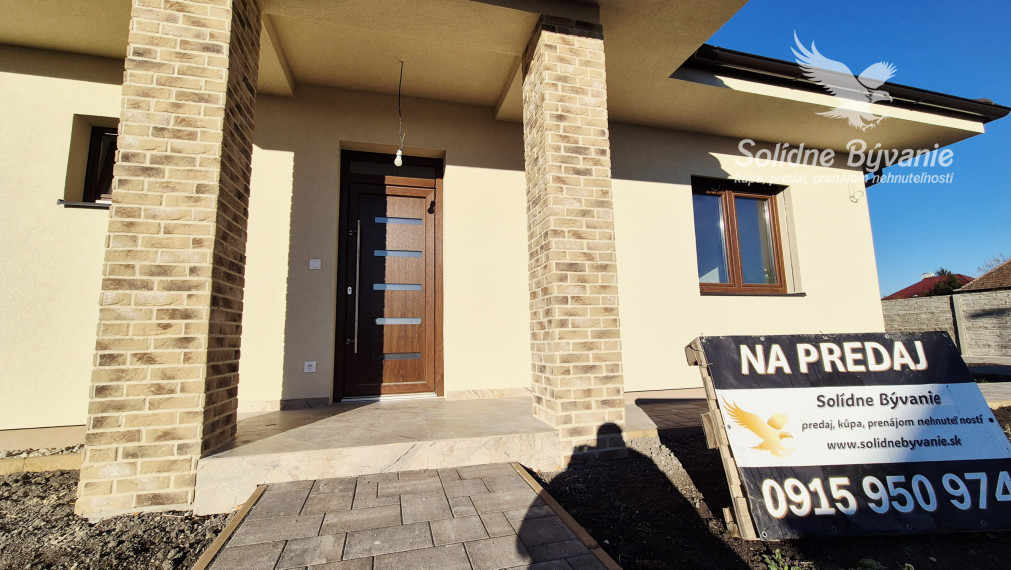 Skolaudovaná 4-izbová novostavba v stave ŠTANDARD s tepelným čerpadlom a krbom v Kvetoslavove