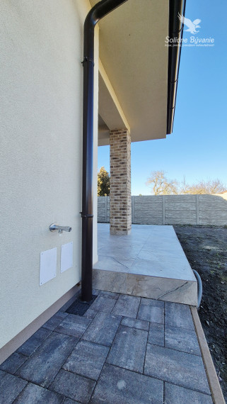 Skolaudovaná 4-izbová novostavba v stave ŠTANDARD s tepelným čerpadlom a krbom v Kvetoslavove