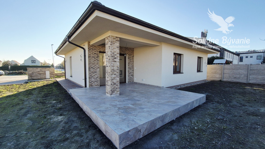 Skolaudovaná 4-izbová novostavba v stave ŠTANDARD s tepelným čerpadlom a krbom v Kvetoslavove