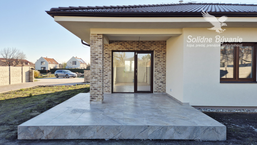 Skolaudovaná 4-izbová novostavba v stave ŠTANDARD s tepelným čerpadlom a krbom v Kvetoslavove