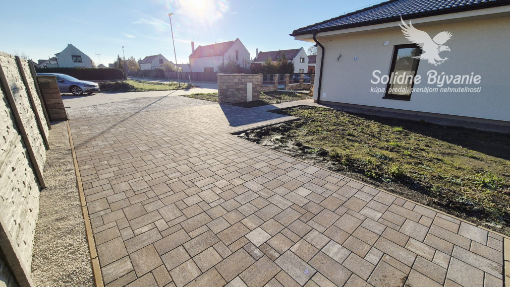 Skolaudovaná 4-izbová novostavba v stave ŠTANDARD s tepelným čerpadlom a krbom v Kvetoslavove