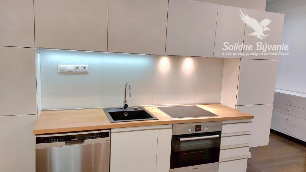 Prenajom  nadštandardný 3 izbovy  byt , ČSA,Banska Bystrica