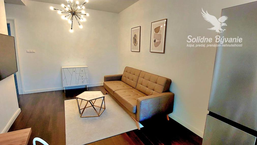 Prenájom, nadštandardný 3 izbovy  byt  pre rodinu +parkovacie miesto, ČSA,Banska Bystrica