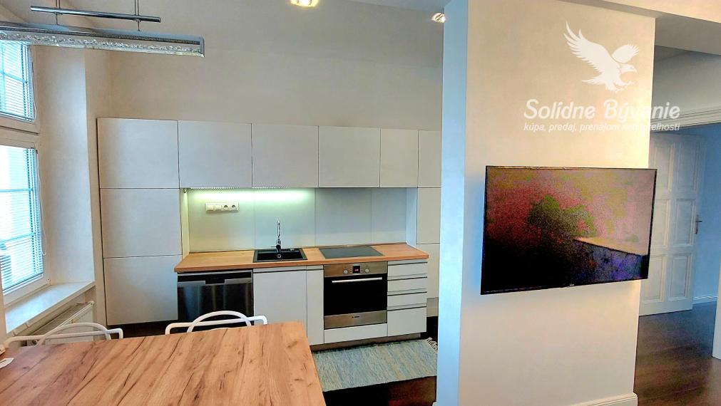 Prenájom, nadštandardný 3 izbovy  byt  pre rodinu +parkovacie miesto, ČSA,Banska Bystrica