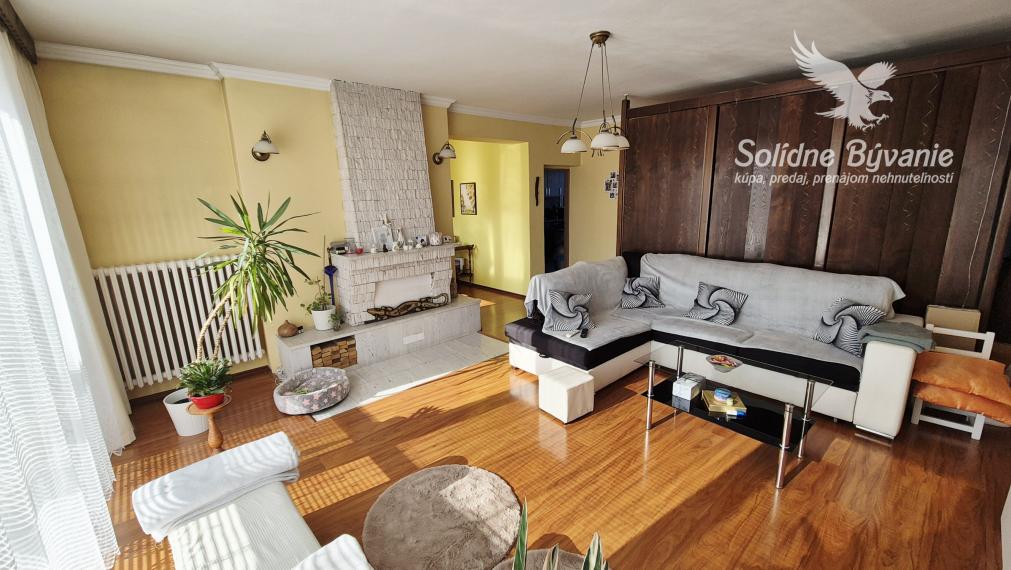 Veľkometrážny rodinný dom s dvojgarážou v centre Galanty