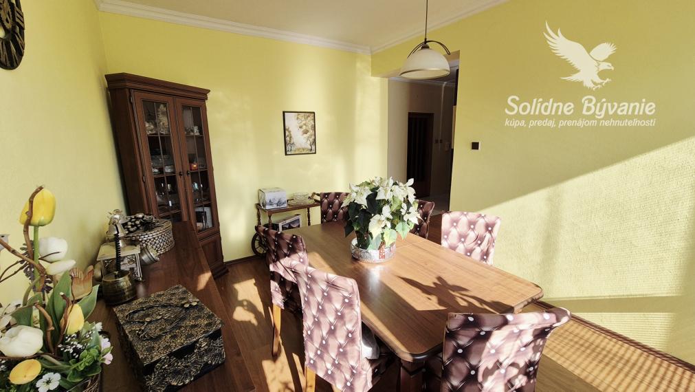 Veľkometrážny rodinný dom s dvojgarážou v centre Galanty