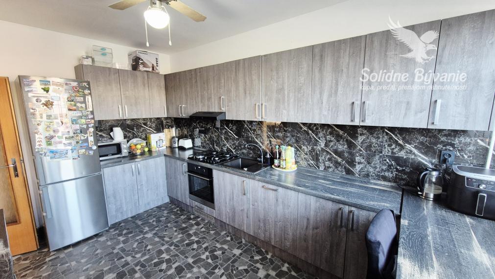 Veľkometrážny rodinný dom s dvojgarážou v centre Galanty