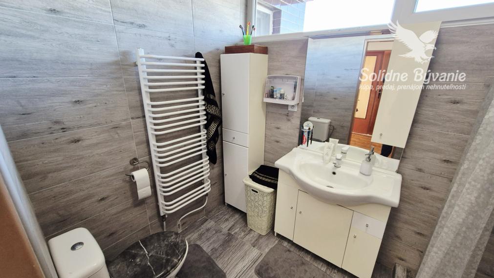 Veľkometrážny rodinný dom s dvojgarážou v centre Galanty