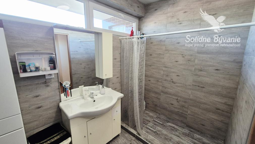 Veľkometrážny rodinný dom s dvojgarážou v centre Galanty