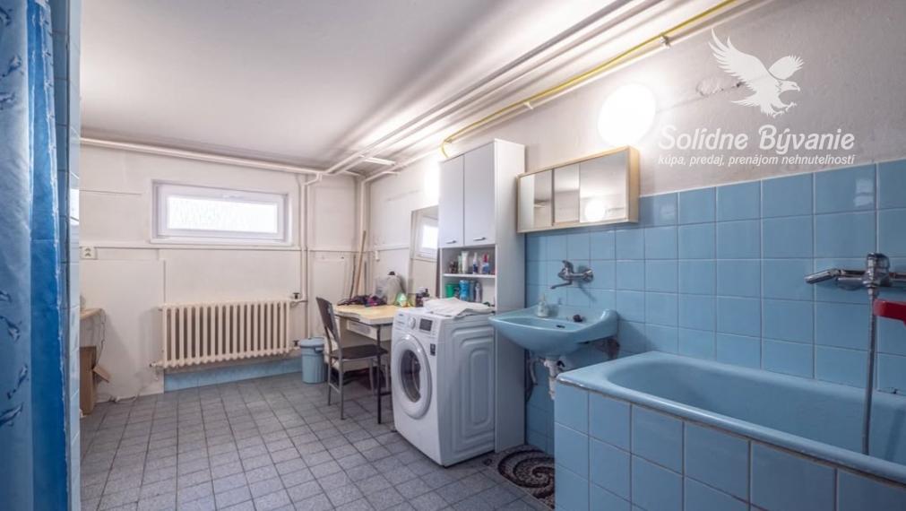 Veľkometrážny rodinný dom s dvojgarážou v centre Galanty