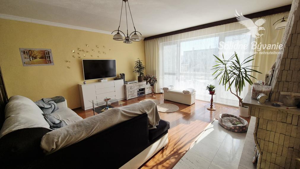 Veľkometrážny rodinný dom s dvojgarážou v centre Galanty