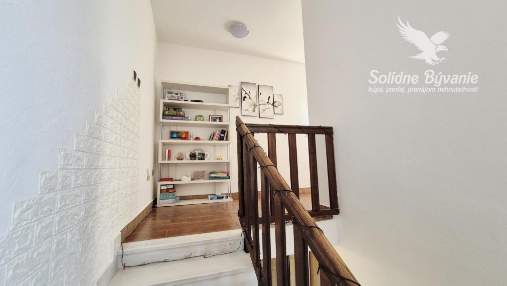 Veľkometrážny rodinný dom s dvojgarážou v centre Galanty