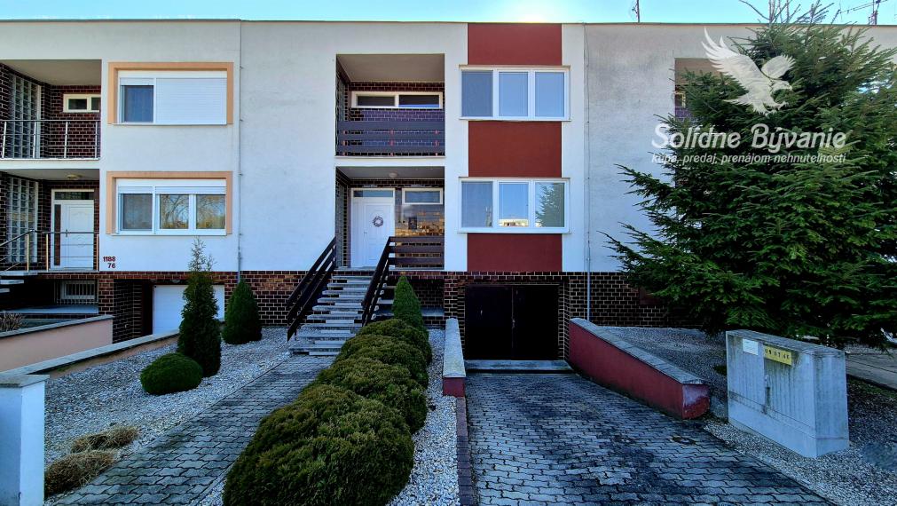 Veľkometrážny rodinný dom s dvojgarážou v centre Galanty