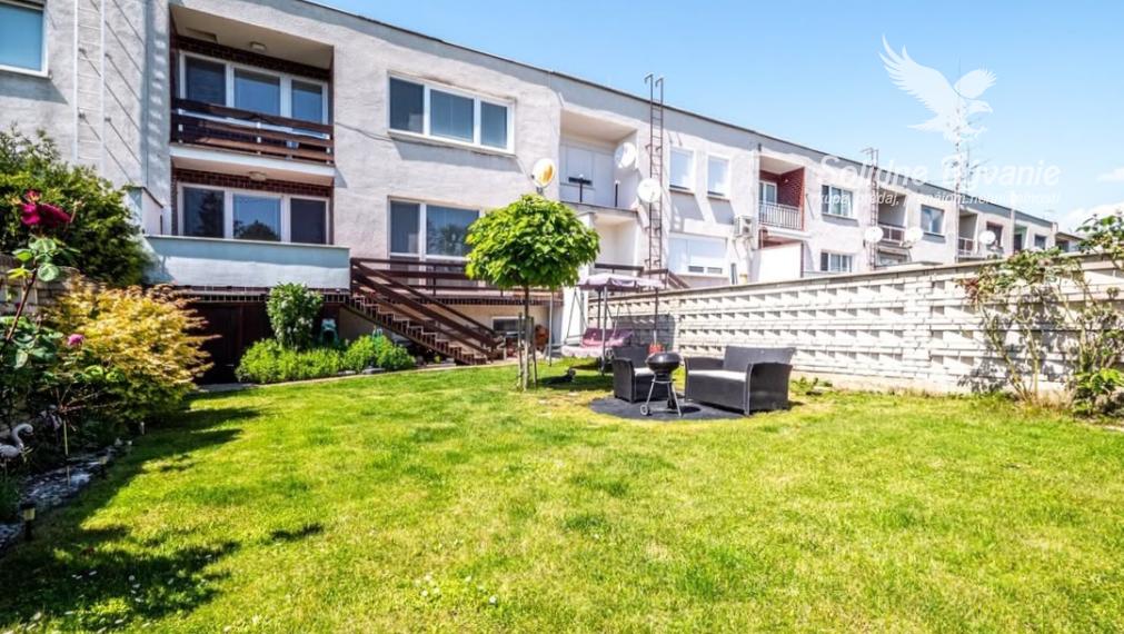 Veľkometrážny rodinný dom s dvojgarážou v centre Galanty