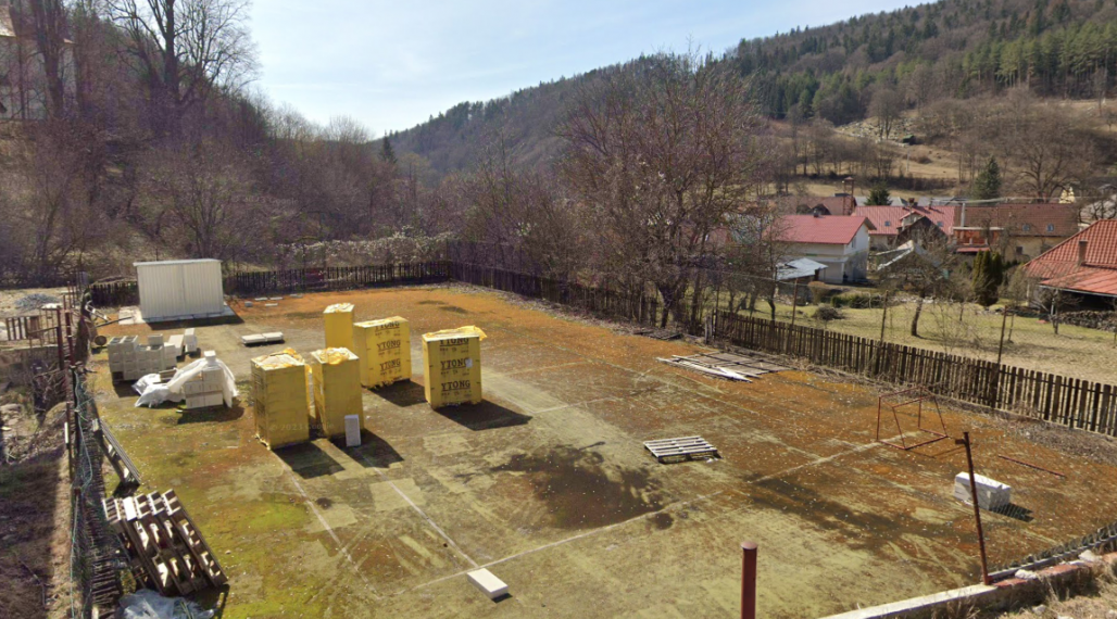 Exkluzívne na predaj slnečný pozemok pre stavbu RD pri BB