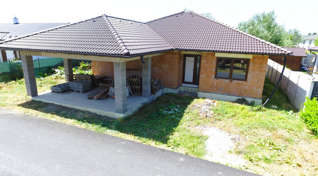 Priestranný rozostavaný 4-izbový rodinný dom v Trsticiach