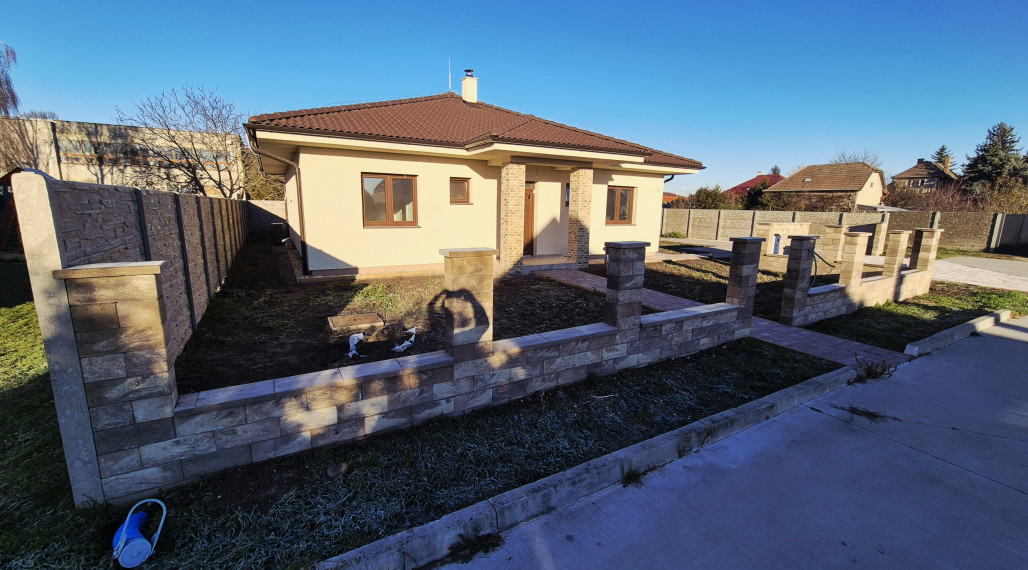 Skolaudovaná 4-izbová novostavba v stave ŠTANDARD s tepelným čerpadlom a krbom v Kvetoslavove