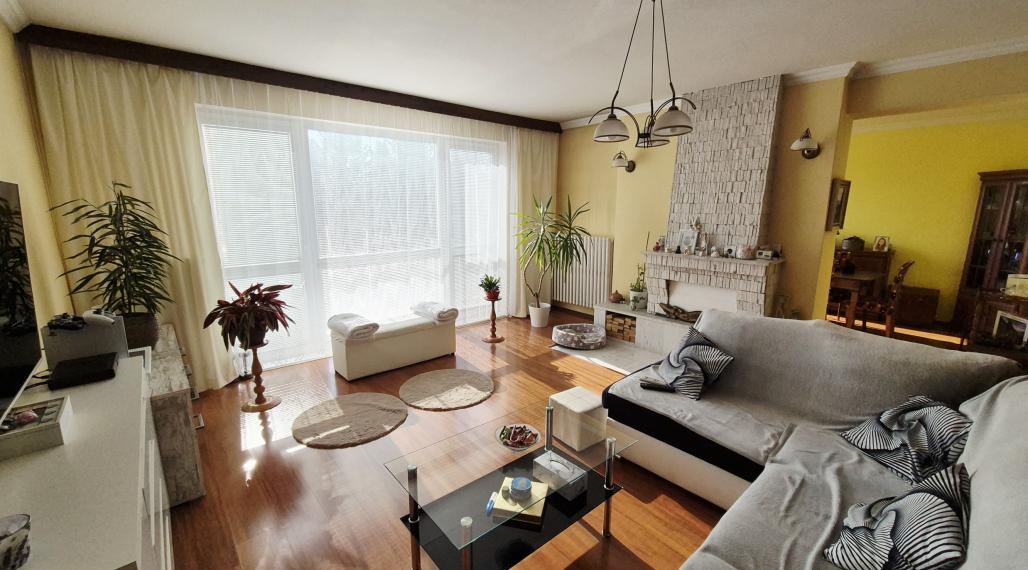 Veľkometrážny rodinný dom s dvojgarážou v centre Galanty