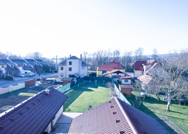 Exkluzívne na predaj veľký, zrekonštruovaný 9-Izbový dom s veľkým pozemkom, s wellnesom vo Vlkanovej