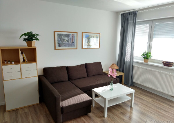 Slnečný 2 ízbový byt na prenajom, Belveder, Banská Bystrica